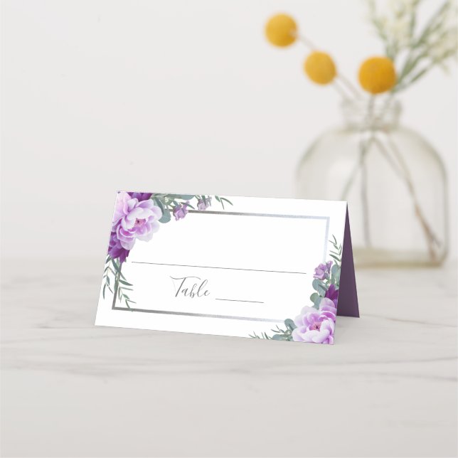 Tarjeta De Asiento Elegante Boda floral morado y plateado (Anverso)