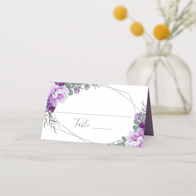Tarjeta De Asiento Elegante recepción de Boda Floral Púrpura y Plata (Anverso)