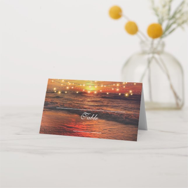 Tarjeta De Asiento Elegante Sunset Beach String Luces Boda de verano (Anverso)