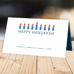 Tarjeta De Asiento Feliz Hanukkah | Sencillo y moderno saludo a la ve<br><div class="desc">Se trata de un diseño sencillo,  minimalista y moderno de los candelabros de Menorah o del templo.</div>