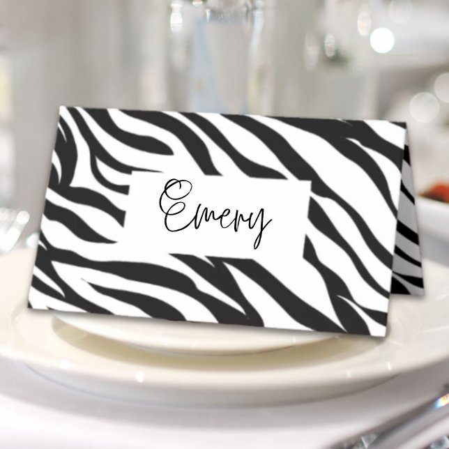 Tarjeta De Asiento Fiesta de cumpleaños safari con estampado de cebra (Chic black white zebra print safari birthday party place card)