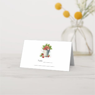 Tarjeta De Asiento Fresas frescas recolectadas en un cubo