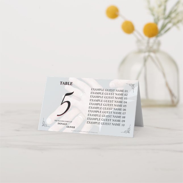 Tarjeta De Asiento Manos de una pareja Boda gay con anillos (Anverso)