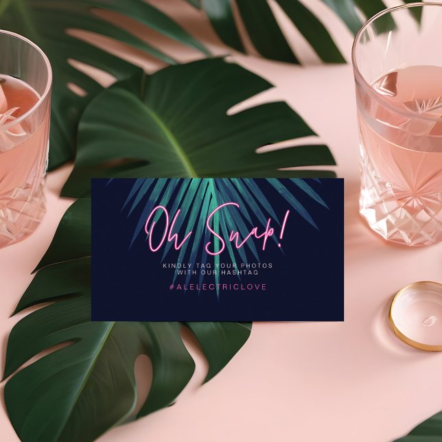 Tarjeta De Asiento "Oh Snap" Neon Guión Rosa Boda Retro Tropical ("Oh Snap" Neon Pink Script Tropical Retro Wedding Place Card)