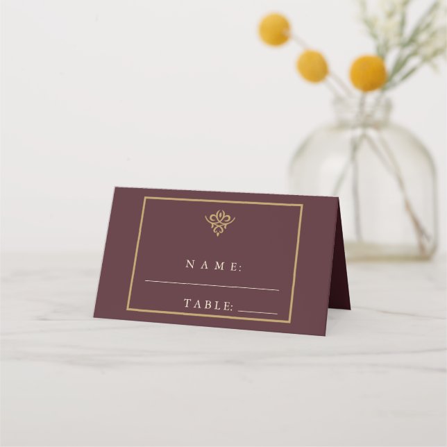 Tarjeta De Asiento Old Money Burgundy Wedding Place Card (Anverso)