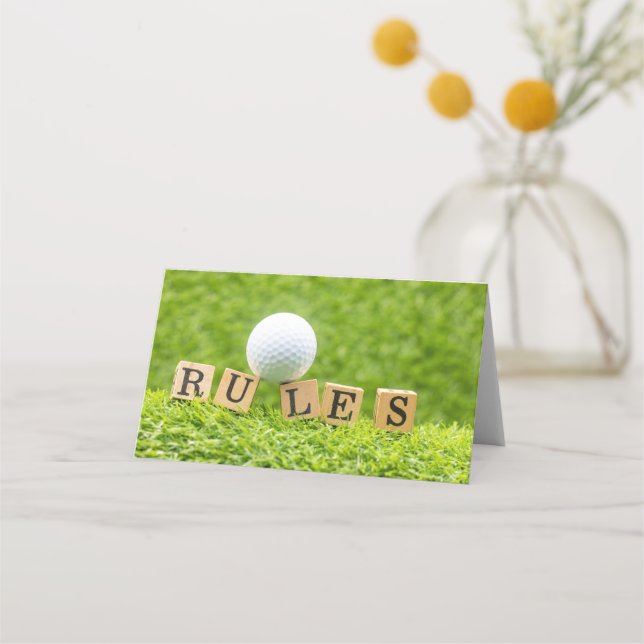 Tarjeta De Asiento Pelota de golf con reglas sobre césped verde (Anverso)
