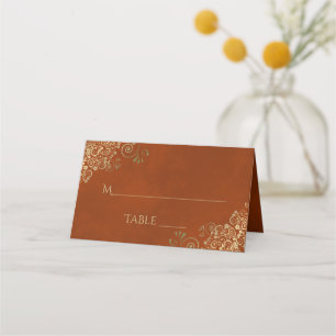 Tarjeta De Asiento Rizos dorados sobre naranja oxidado Elegante boda 