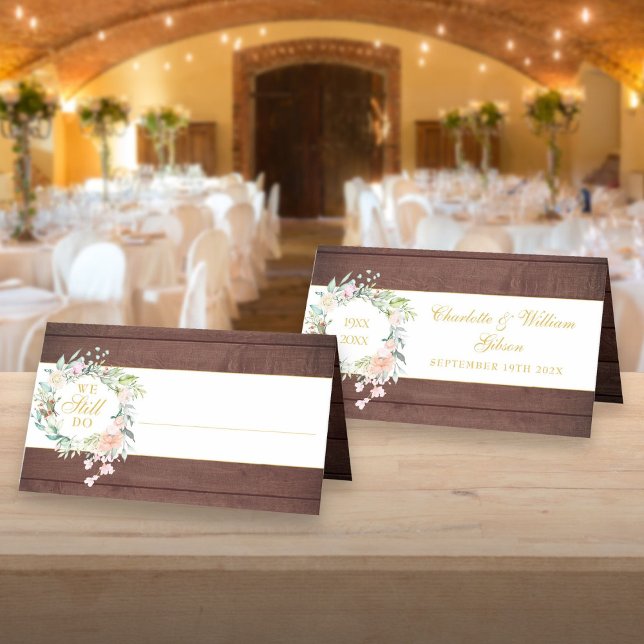 Tarjeta De Asiento Rústico seguimos haciendo renovación del juramento (Rustic We Still Do Floral Anniversary Vow Renewal Place Card)