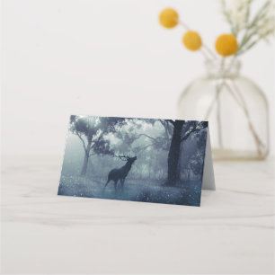 Tarjeta De Asiento Venado con polleras en un bosque oscuro