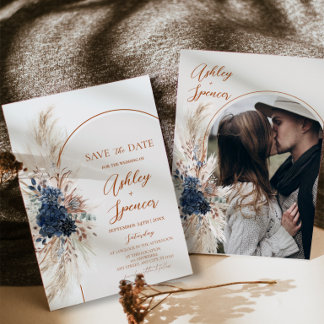 Tarjeta de aviso de boda boho azul marino de Pampa