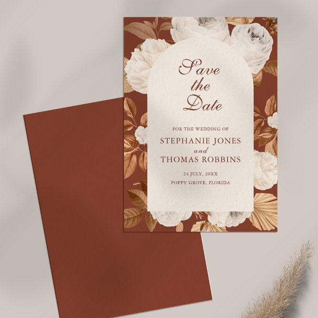 Tarjeta de aviso de boda Boho Moderna Terracota (Boho Modern Terracotta Save the Date Card on white table.)
