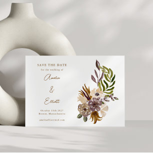 Tarjeta de aviso de boda con diseño floral ciruela