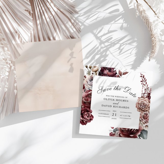 Tarjeta de aviso de fecha de boda floral boho cuad (Square Boho Floral Save the Date Card – Beige Back on a sunny table with white dry botanicals)