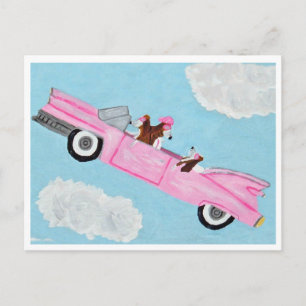 Tarjeta de Basset Hound en convertible rosa en el