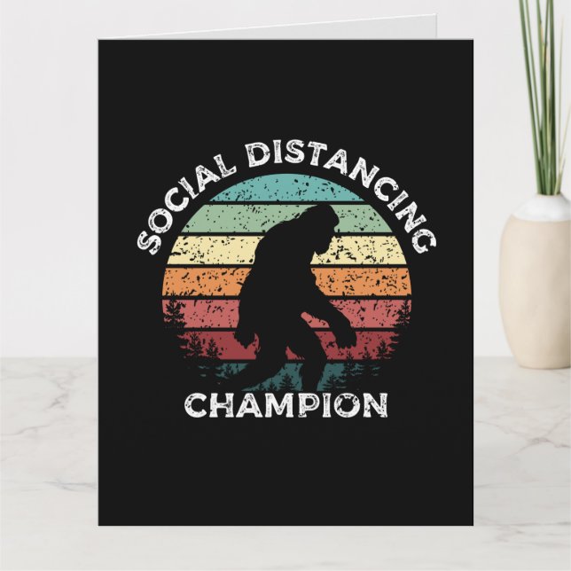 TARJETA DE BIGFOOT BIRTHDAY SOCIAL DISTANCING GREE (Anverso)
