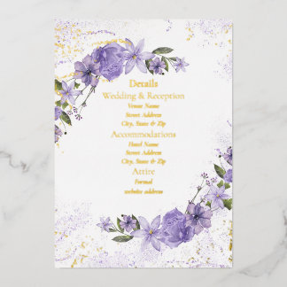 Tarjeta de boda con detalle de lámina floral púrpu