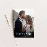 Tarjeta de Boda de agradecimiento con foto<br><div class="desc">Si te gusta el clásico,  este diseño sencillo es perfecto para ti. Esta tarjeta presenta un diseño elegante,  con un fondo beige y espacio para una foto personalizada. El clásico beige y marrón bajo la imagen es moderno y sencillo.</div>