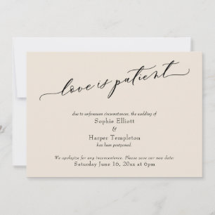 Tarjeta de boda pospuesta de crema paciente de amo