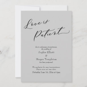 Tarjeta de boda pospuesta gris claro amor es pacie