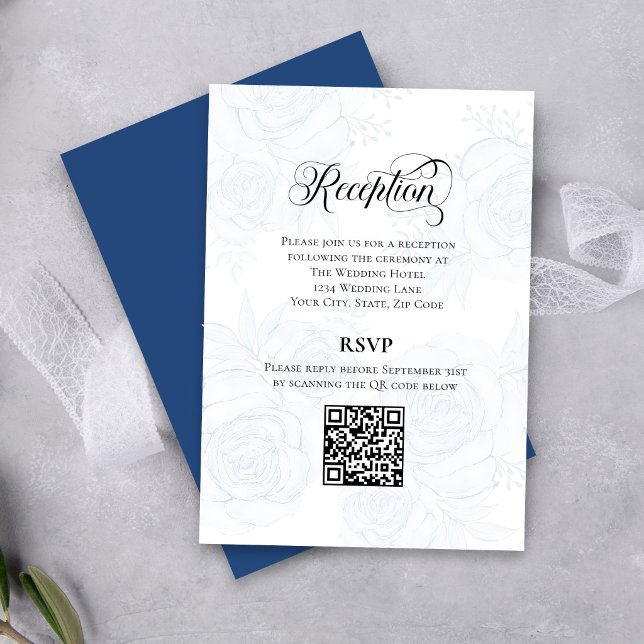 Tarjeta de código QR de respuesta de recepción flo (Soft blue floral RSVP card with QR code for easy online wedding responses)