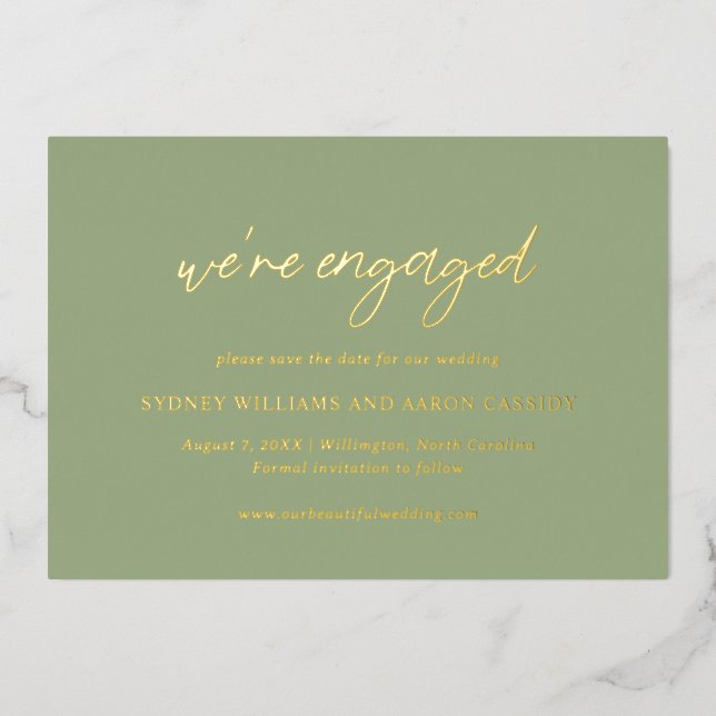 Tarjeta de compromiso de boda moderna en verde sal (Anverso)