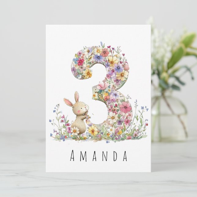 Tarjeta de conejo floral del tercer cumpleaños (Anverso de pie)