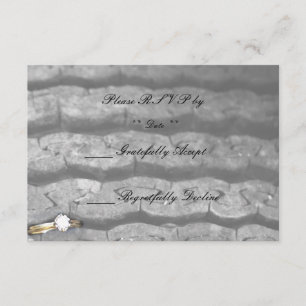 Tarjeta De Confirmación De Asistencia Anillo en una pisada del neumático