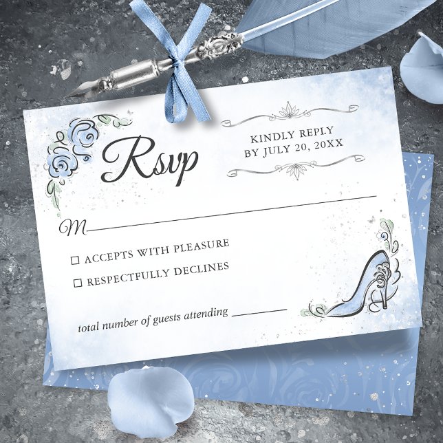 Tarjeta De Confirmación De Asistencia Azul claro Plata Princesa Zapato Elegante Boda (Light blue and silver RSVP cards to give your fairy tale celebration an elegant touch.)