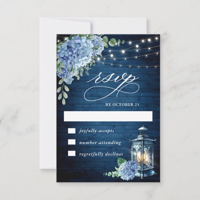 Tarjeta De Confirmación De Asistencia Azul Hydrangea Lantern Boda de madera Rustic (Anverso)