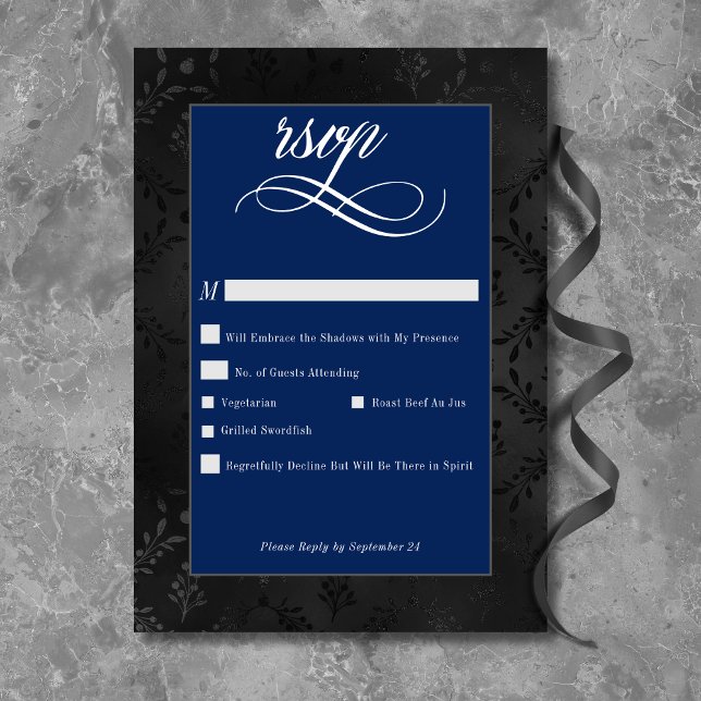 Tarjeta De Confirmación De Asistencia Boda azul oscuro gótico negro floral satinado Dama (Dark Gothic Black Floral Satin Damask Blue Wedding RSVP Card)