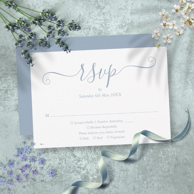 Tarjeta De Confirmación De Asistencia Boda de elegante azul polvoriento guión (Dusty Blue Elegant Script Wedding RSVP Card)