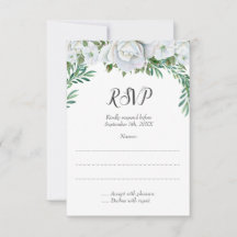 Boda de follaje verde de rosas blancas