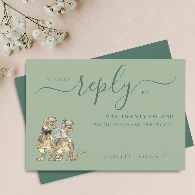 Tarjeta De Confirmación De Asistencia Boda del tema de los dinosaurios responde verde sa (Dinosaur theme wedding sage green invitation RSVP card T-Rex dino bride and groom elegant script)