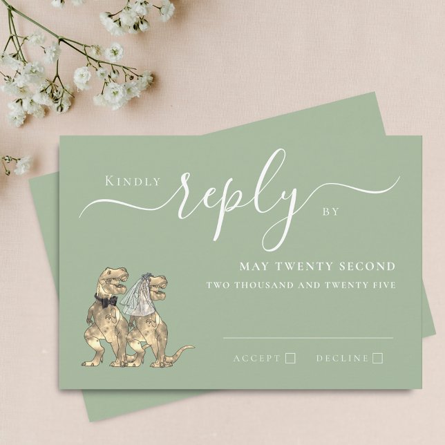 Tarjeta De Confirmación De Asistencia Boda del tema de los dinosaurios responde verde sa (Dinosaur theme wedding sage green invitation RSVP card fun T-Rex dino bride and groom elegant script)