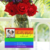 Boda gay con una pareja LGBTQ a rayas arcoiris