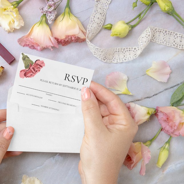 Tarjeta De Confirmación De Asistencia Carnaciones rosas sobre floral blanca moderna (Subido por el creador)