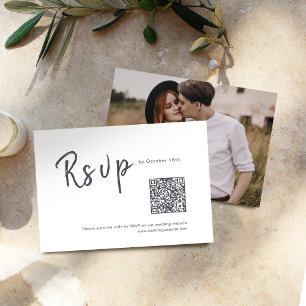 Tarjeta De Confirmación De Asistencia Código QR del boda de guiones minimalistas en blan
