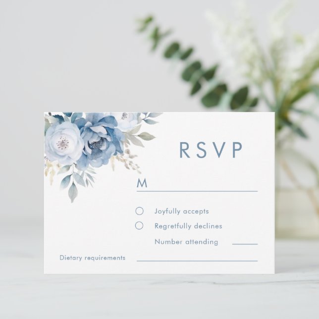 Tarjeta De Confirmación De Asistencia Dusty Blue Florals Boda de Invierno (Anverso de pie)