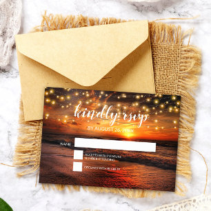 Tarjeta De Confirmación De Asistencia Elegante Boda de Verano en la Playa al Atardecer