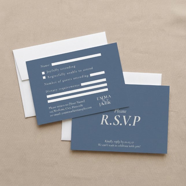Tarjeta De Confirmación De Asistencia Elegante boda y perspicaz del serif azul (Elegant Blue serif ampersand wedding RSVP Card.)