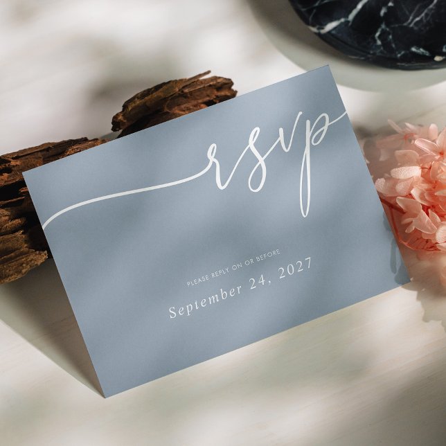 Tarjeta De Confirmación De Asistencia Elegante caligrafía blanca en un Boda azul turbio (Elegant White Calligraphy on Dusty Blue Wedding RSVP Card Customizable)