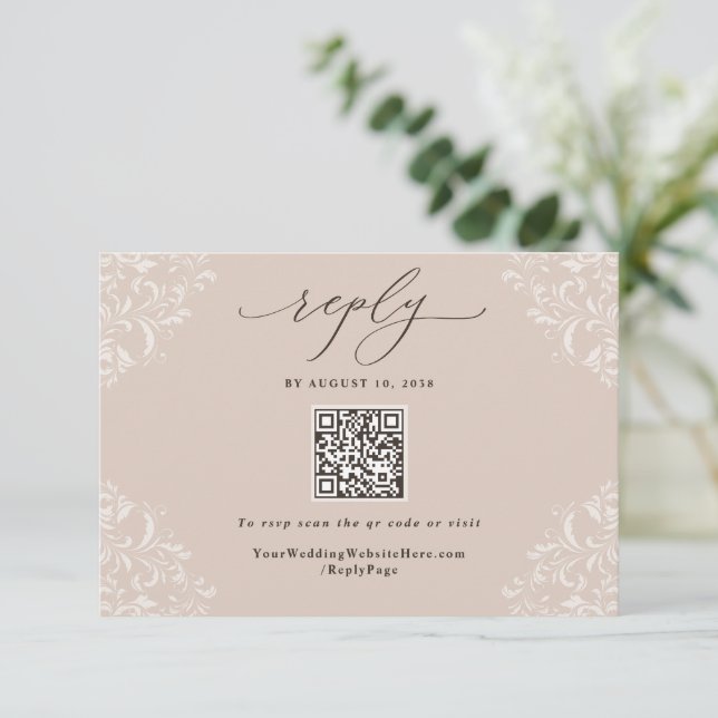Tarjeta De Confirmación De Asistencia Elegante Champagne Tan Boda Neutral Código QR (Anverso de pie)
