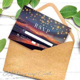 Tarjeta De Confirmación De Asistencia Elegante Sunset Beach String Luces Boda de verano