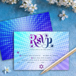 Tarjeta De Confirmación De Asistencia Entrada de degradado azul púrpura de bat Mitzvah R<br><div class="desc">¡Estén orgullosos, regocijaos y exhiban este hito de su Bat Mitzvah favorito! Incluya esta tarjeta de inserción de RSVP personalizada, retro, para su evento. Tipografía divertida, de moda, audaz morada y azul marino con la tipografía moderna sans serif superpone un fondo de rayos pop turquesa y morado gradiente con puntos...</div>