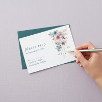 flores y mariposas rosas púrpura y azul