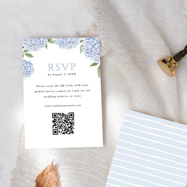 Tarjeta De Confirmación De Asistencia Hidrangea azul Blooms QR Código Repetición Vertica (Subido por el creador)