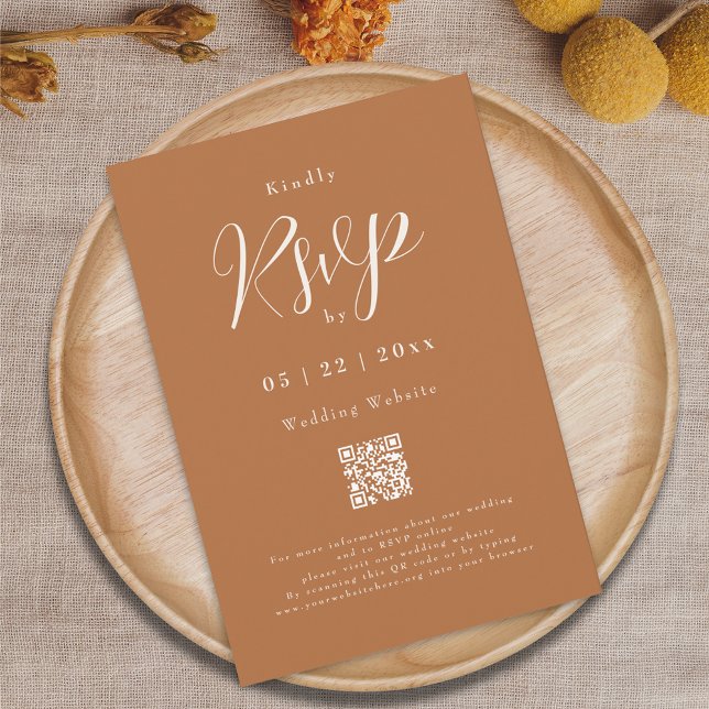 Tarjeta De Confirmación De Asistencia Moderna Terracota Elegante Boda de guión (Terracotta and beige elegant script QR code wedding RSVP card)