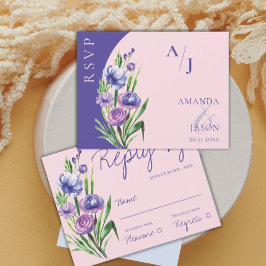 Tarjeta De Confirmación De Asistencia Monograma morado floral elegante Boda rosa Rubor