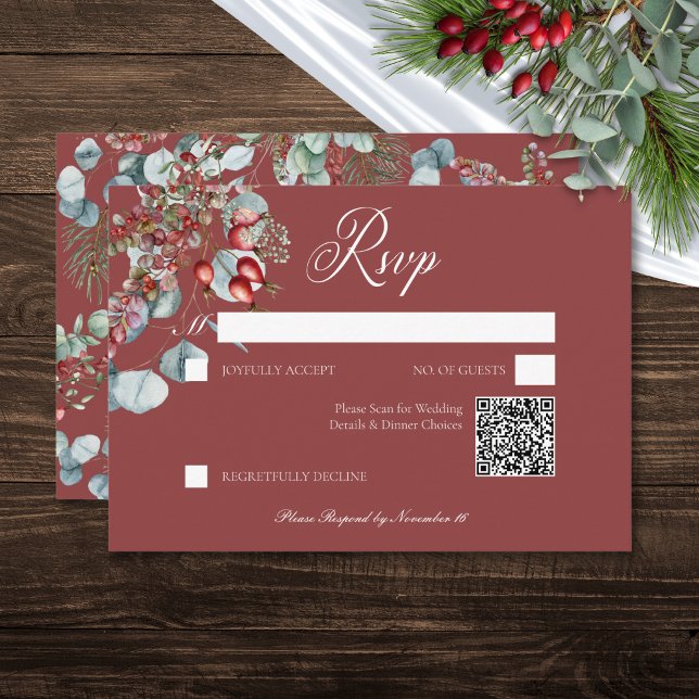 Tarjeta De Confirmación De Asistencia Pine de invierno rojo Berries Eucalyptus Boda (Red Winter Pine Berries Eucalyptus Wedding RSVP QR Code Card)