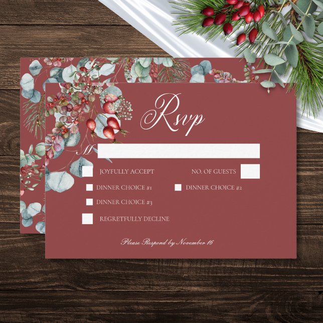 Tarjeta De Confirmación De Asistencia Pine de invierno rojo Berries Eucalyptus Boda (Red Winter Pine Berries Eucalyptus Wedding RSVP Card)